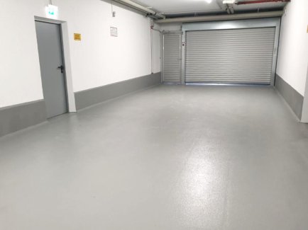 Ein-/Ausfahrt mit neuem Tor