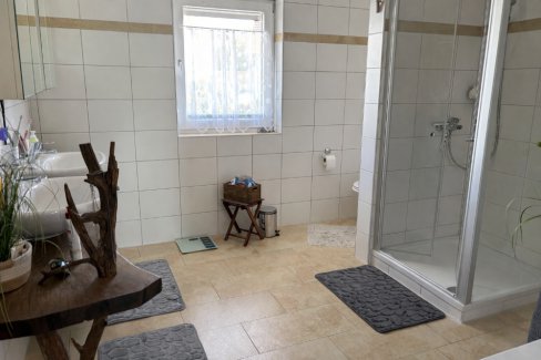 Bad mit Dusche...
