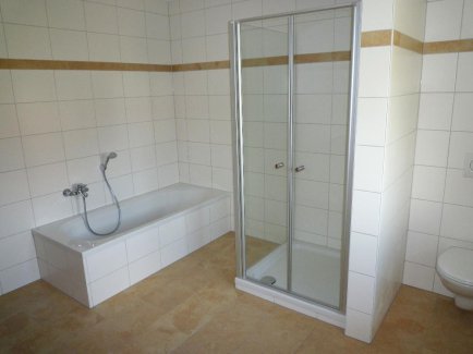 ...Wanne u. Dusche