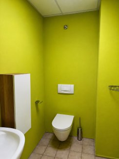 ... eigenem WC