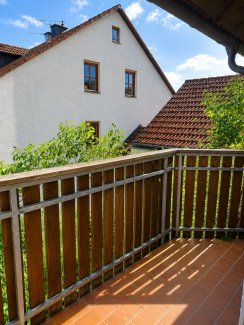 ... zum Balkon