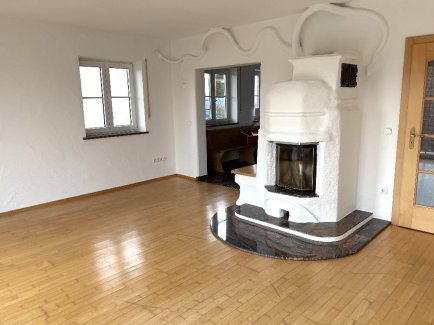 Wohnzimmer mit Kamin