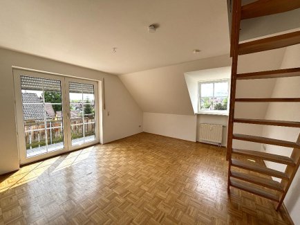 Wohnzimmer mit Treppe...
